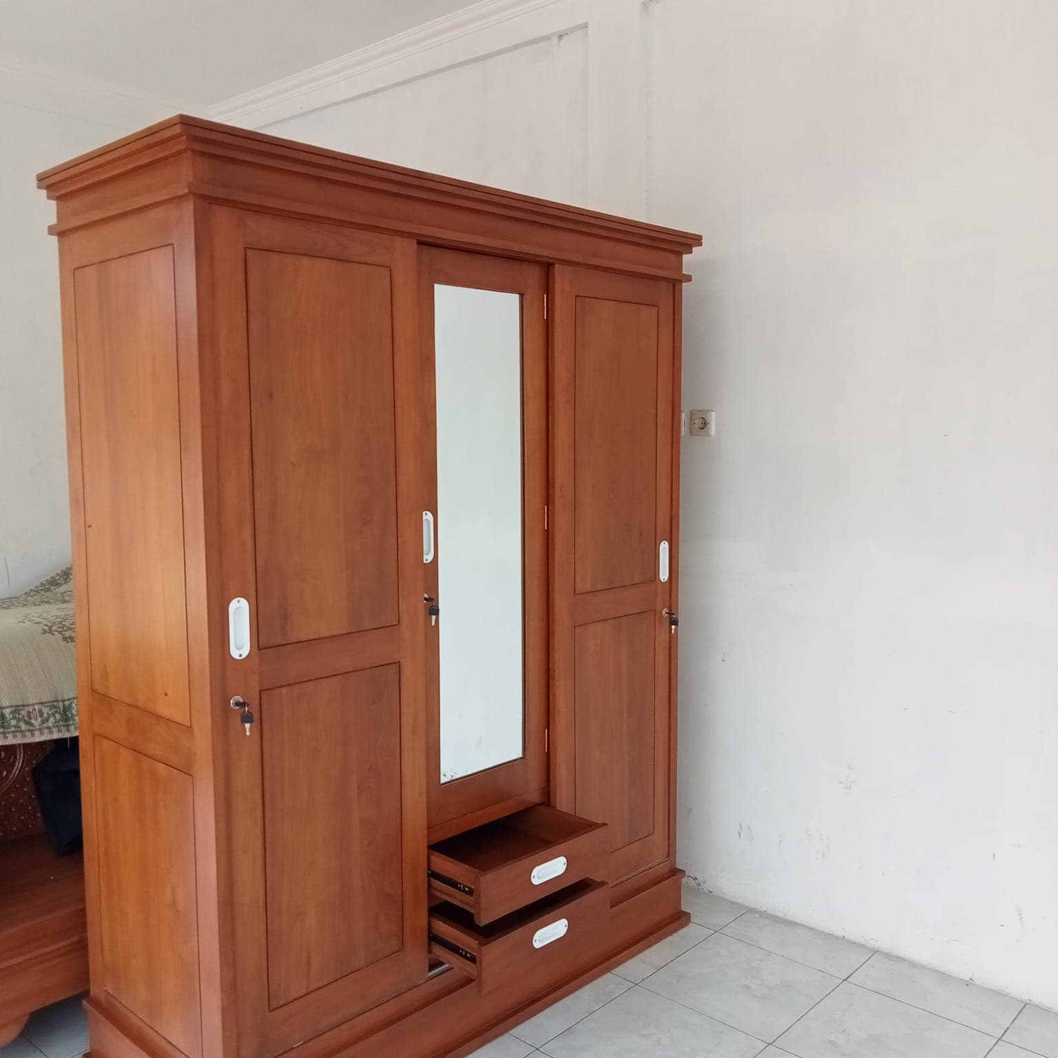 Almari Cermin Besar